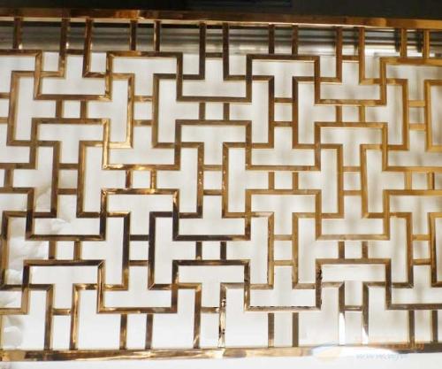 不銹鋼屏風(fēng)廠家之所以會對產(chǎn)品這么有信心歸因于它本身的品質(zhì)。