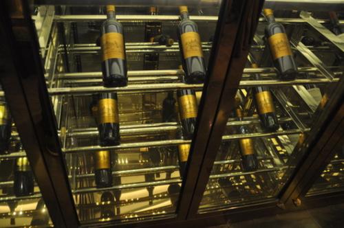 時代文明禮儀的發(fā)展，現(xiàn)代不銹鋼酒柜迎來鼎盛時期